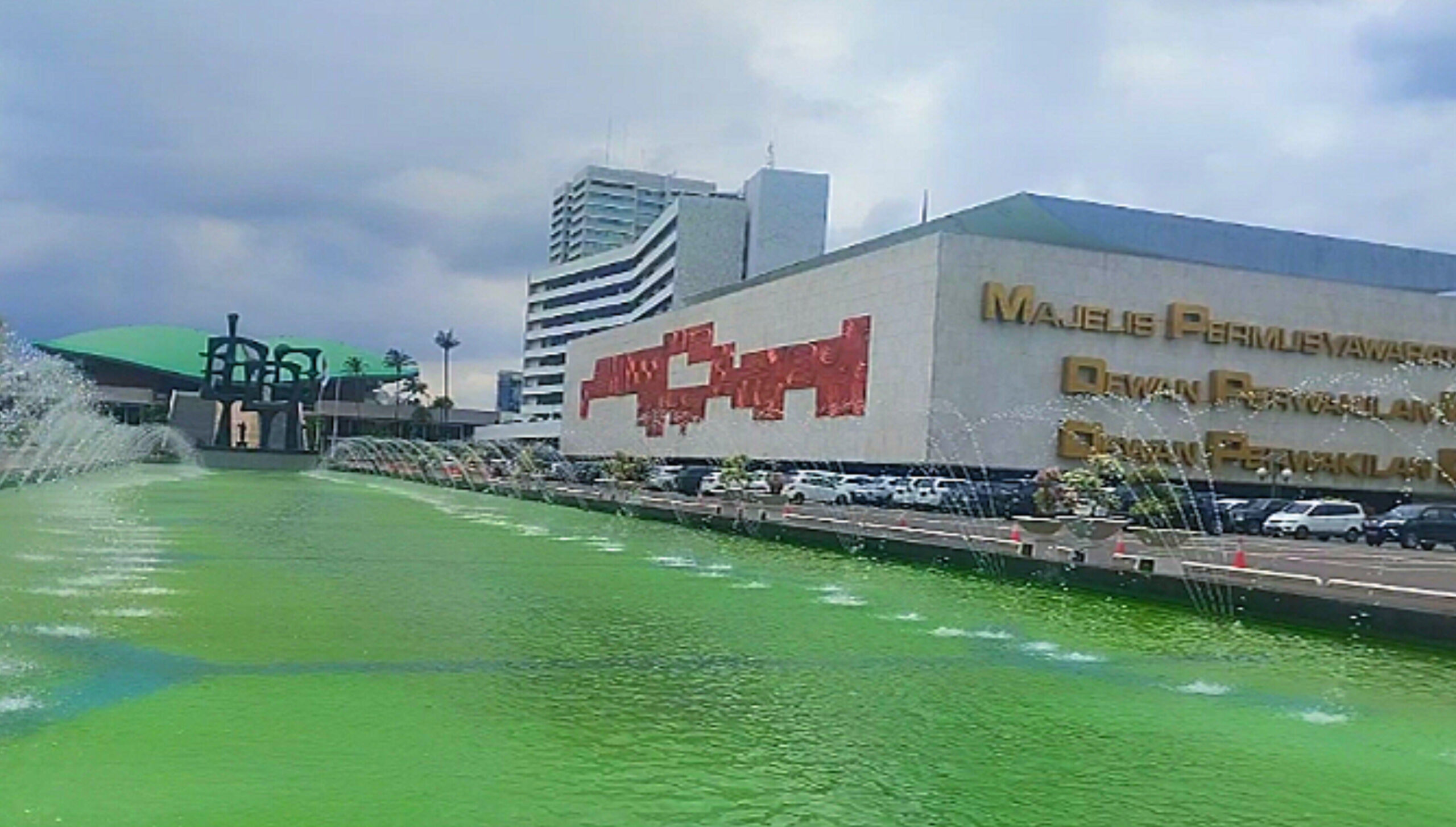 Gedung Parlemen Senayan.