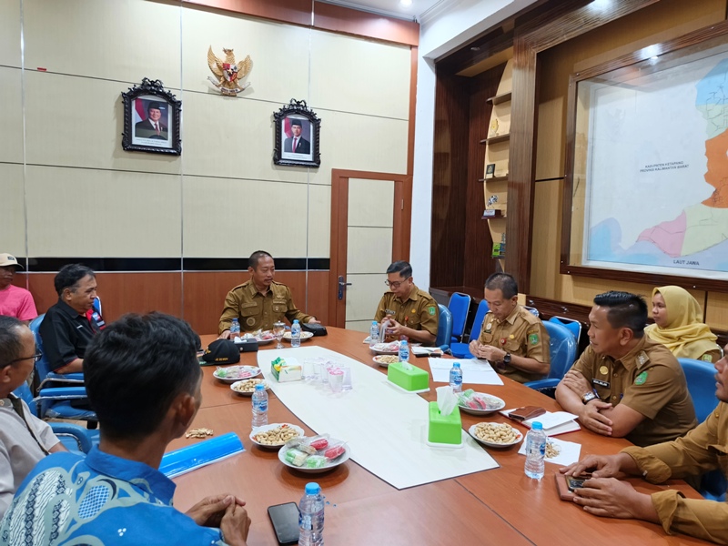 Bupati Sukamara Akomodir Keluhan Nelayan Dapatkan BBM Bersubsidi - Berita  Sampit