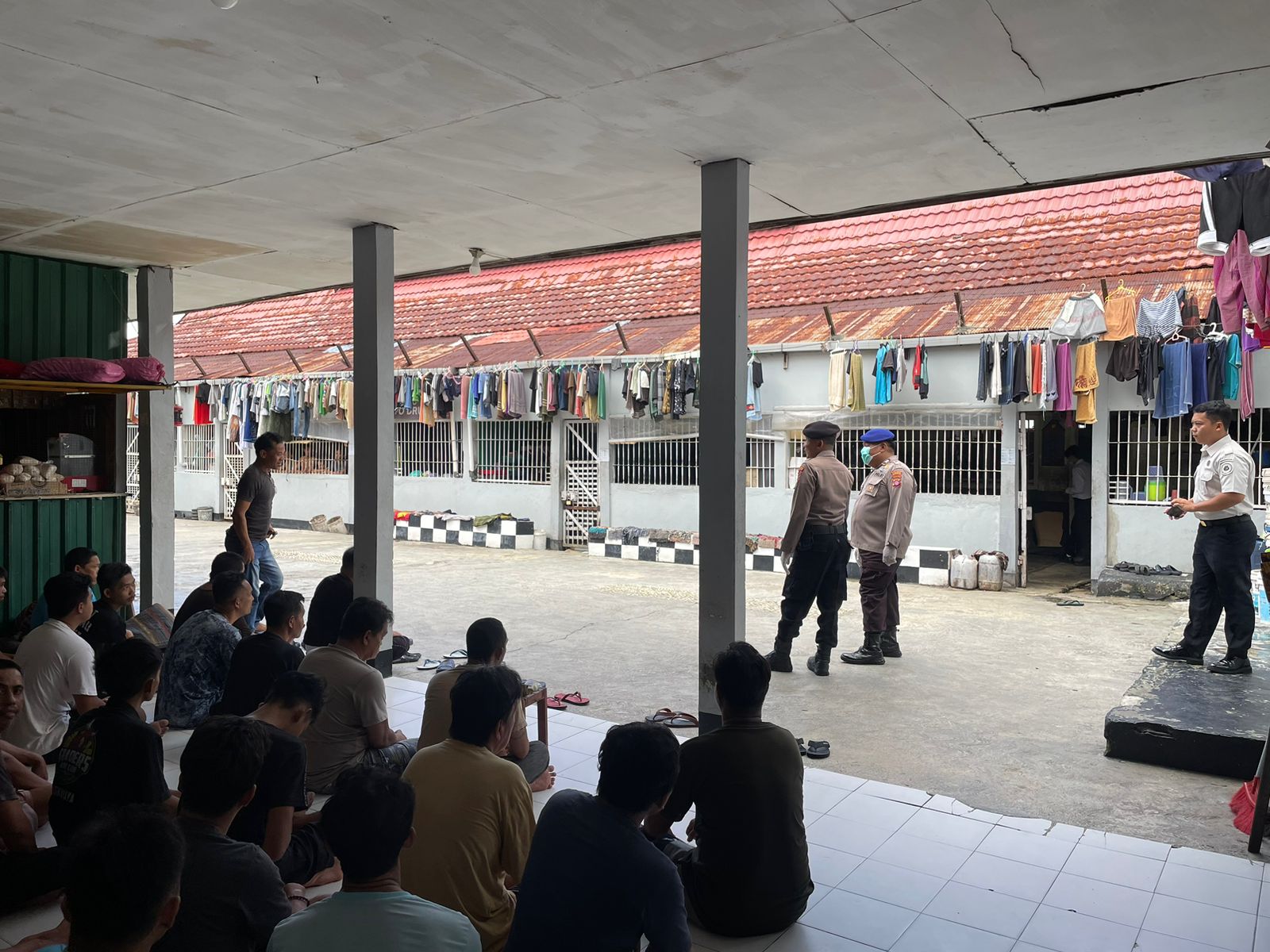 Petugas Lapas dan Polisi Geledah Blok Hunian WBP hingga Gelar Tes Urine