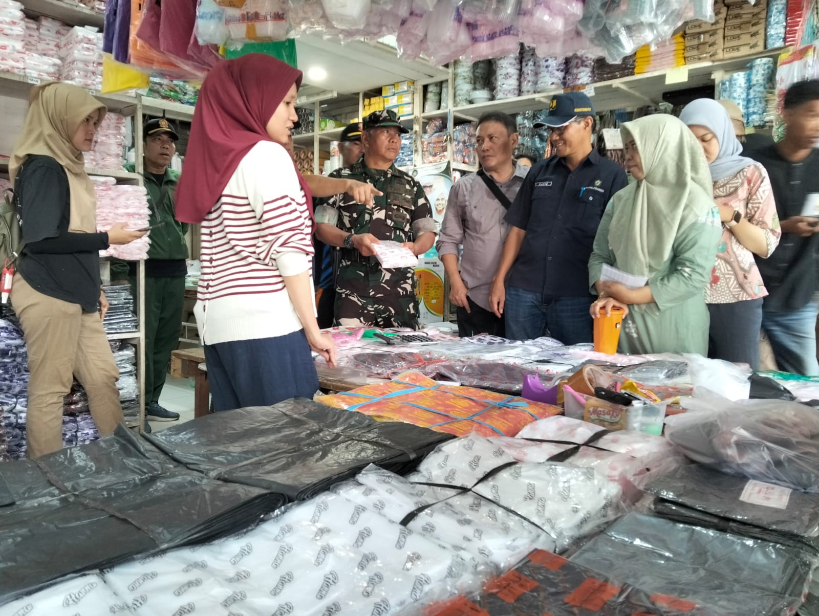 Harga Plastik Melonjak Hingga 100 Persen, Pedagang di Kotim Mengeluh