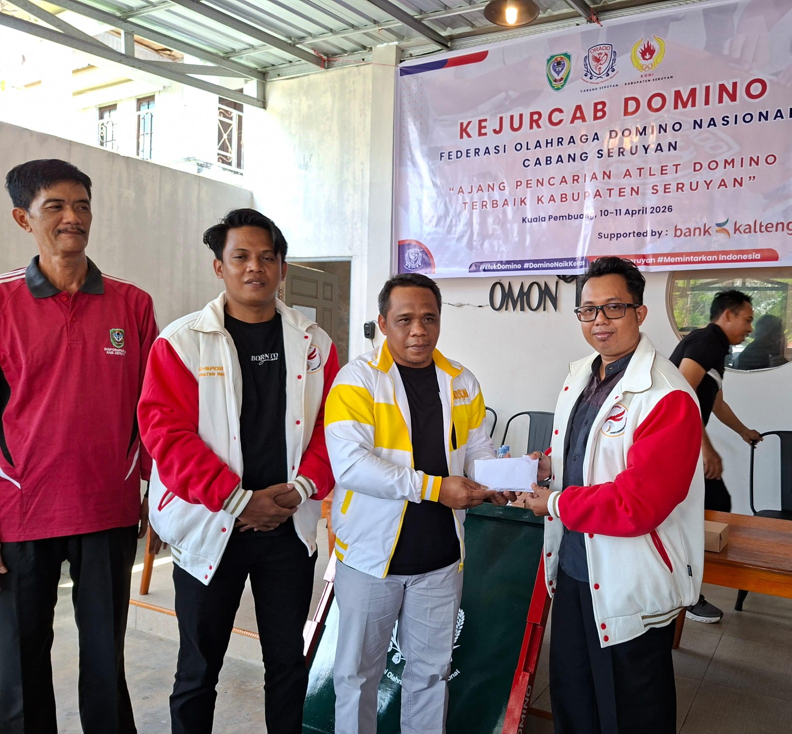 Ketua KONI Seruyan Serahkan Bantuan Rp5 Juta, Dukung Pengadaan PS5 untuk Atlet Esport
