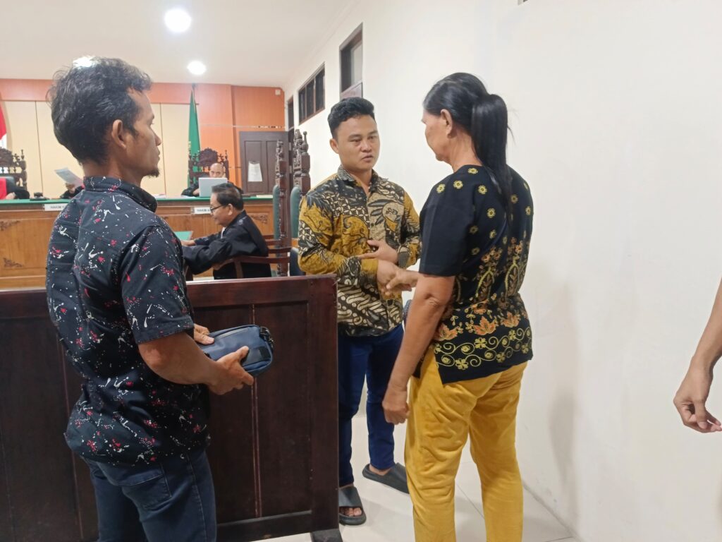 Terdakwa Pembunuhan Menangis dan Minta Maaf di Persidangan, Keluarga Korban Tuntut Hukuman Maksimal