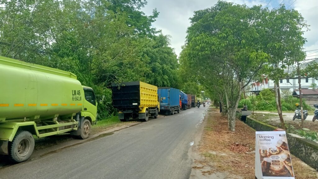Antrean Panjang di SPBU Sampit Diduga Dipicu Aktivitas Pelangsiran