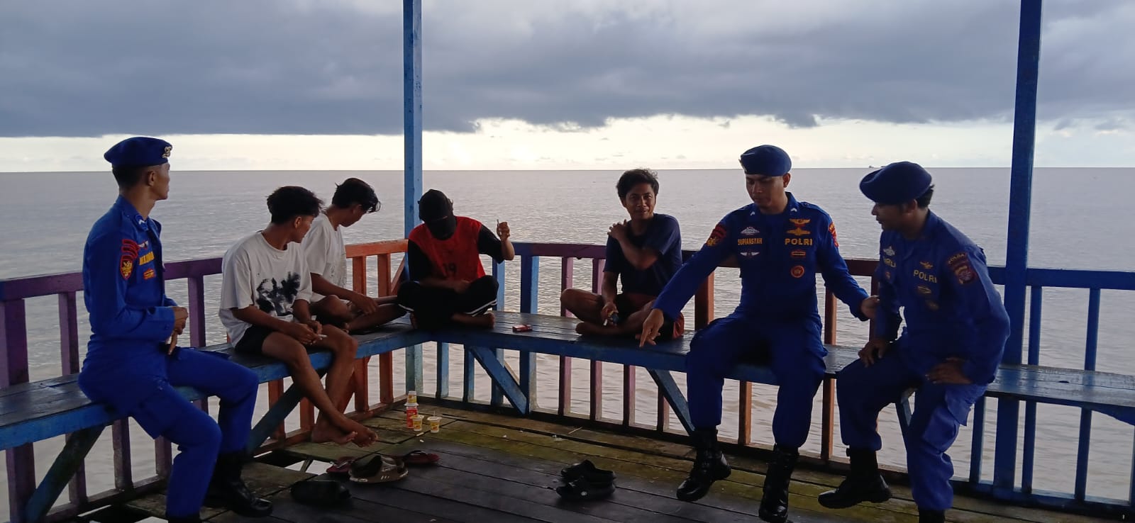 Jaga Kenyamanan Wisatawan, Personel Ditpolairud Polda Kalteng Intensifkan Pengamanan di Pantai Jelai
