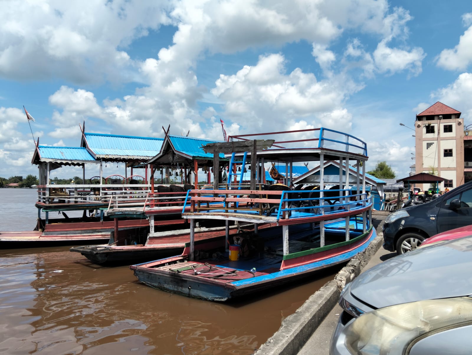 Dampak BBM Naik, Sopir Kelotok Sungai Mentaya Keluhkan Penghasilan Menyusut