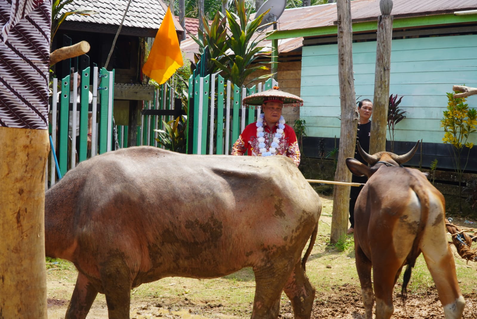 Bupati Kotim Hadiri Ritual Adat Maluput Hajat Bagantung Langit Batuyang Hawun di Telaga Antang