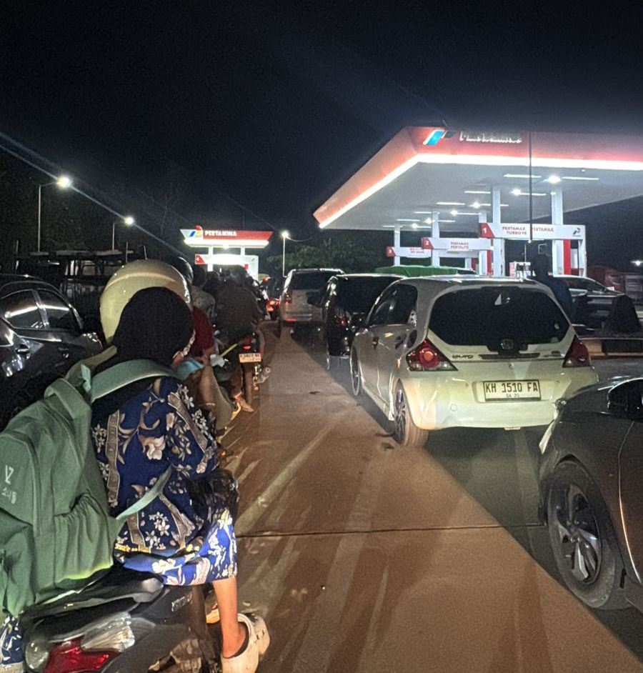Antrean BBM Mengular di Sampit, Warga Keluhkan Sulit Isi Bahan Bakar Meski Pertamina Klaim Stok Aman