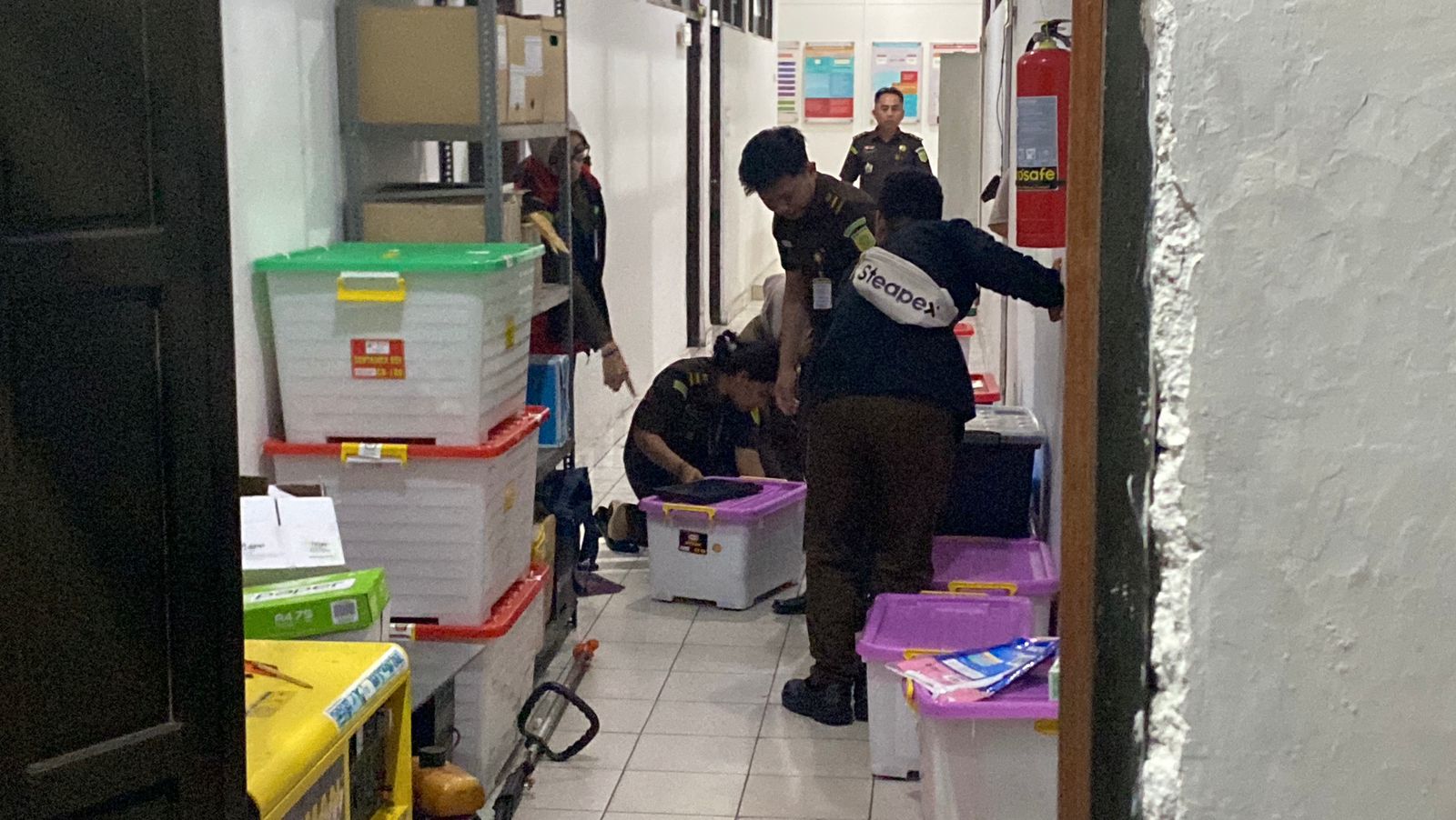 Kantor KPU Palangka Raya Digeledah Enam Jam, Jaksa Amankan Belasan Kotak Dokumen