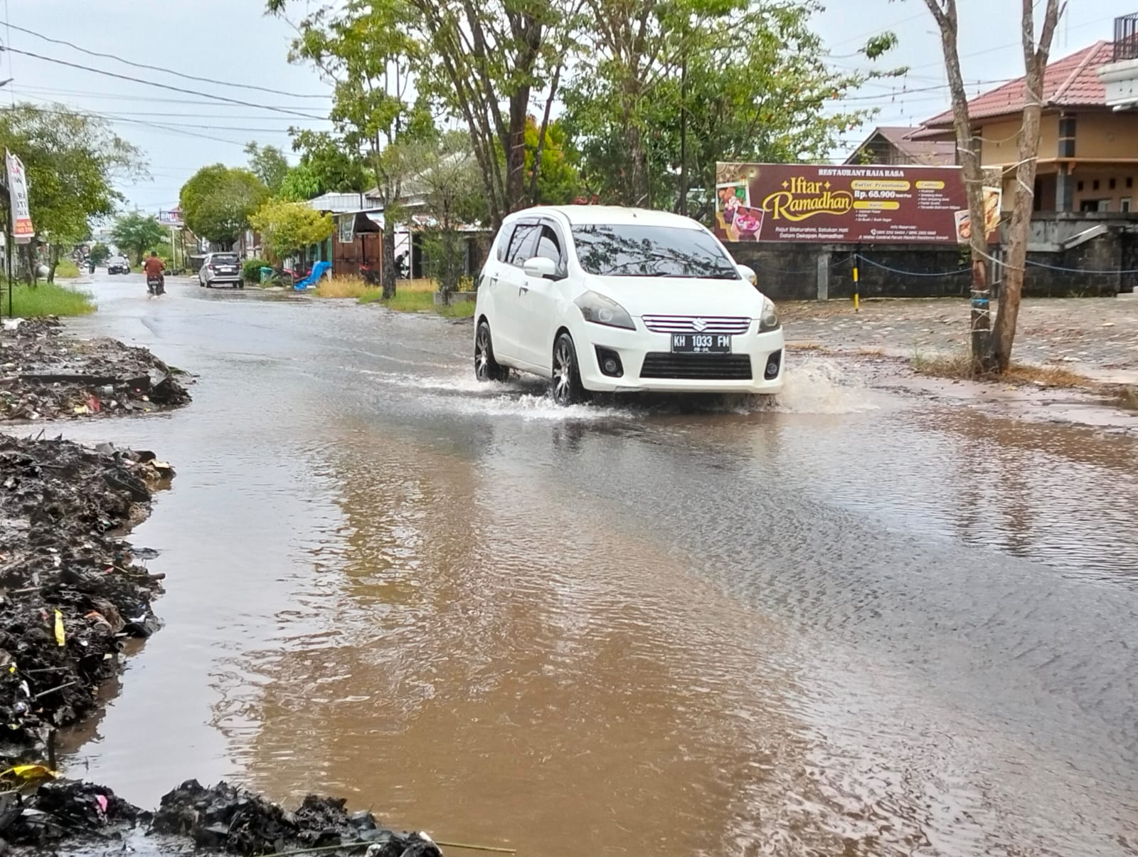 Sudah Langganan, Banjir Rendam Jalan Protokol di Baamang, Warga Minta Perhatian Pemkab Kotim