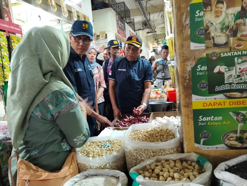 Pemkab Kotim Sidak Harga Bahan Pokok, Plastik Jadi Keluhan Utama Pedagang