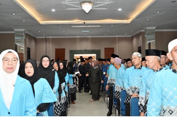 Bupati Kobar Lepas 161 Calon Jemaah Haji 2026