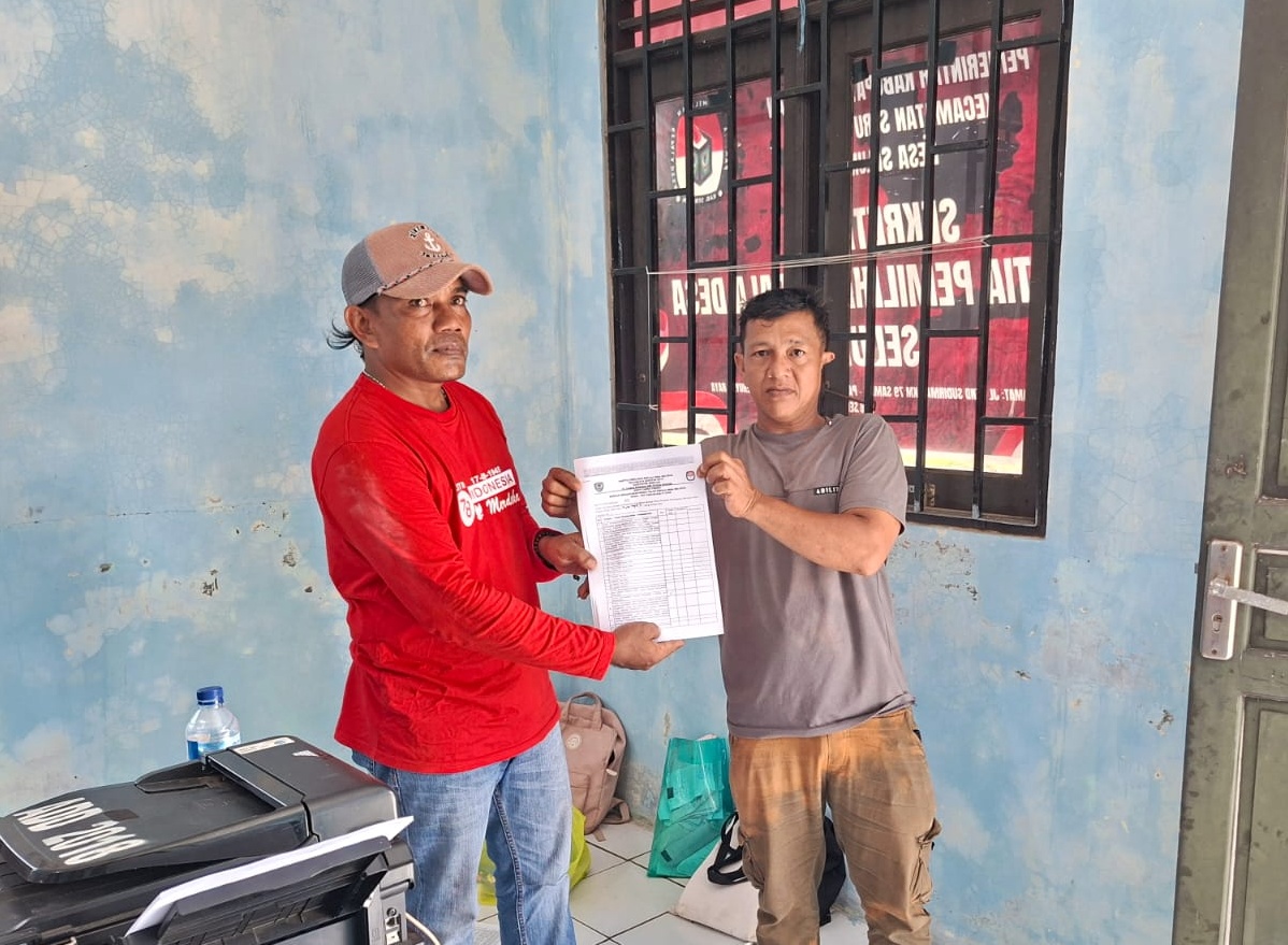 Warga Antar Berkas Calon Kades Seorang Diri, Berharap Teguh Harianto Maju Di Pilkades Selunuk