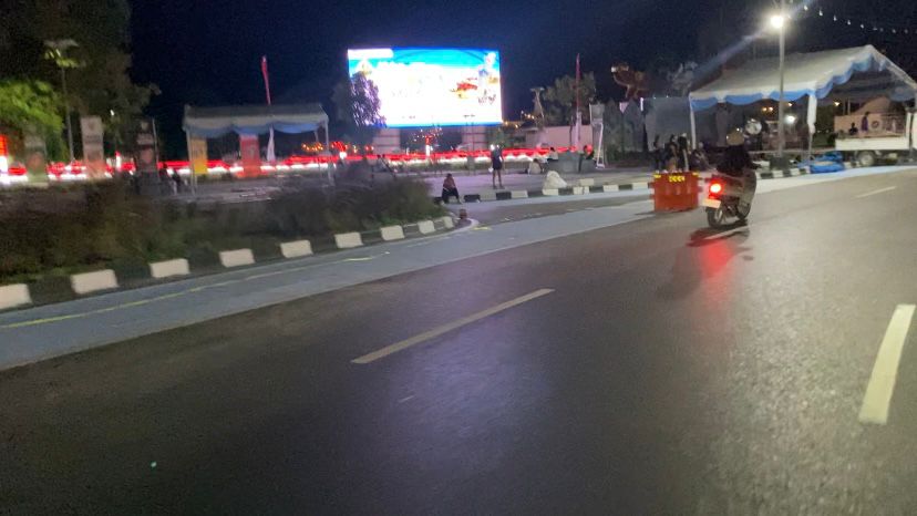 Jalanan Palangka Raya Dicat Biru, Warga Masih Menebak-nebak Fungsinya