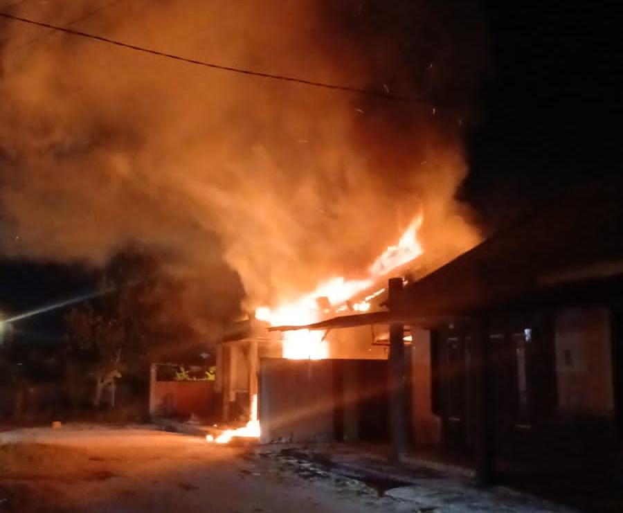 Rumah Di Kawasan Perumahan Walter Condrad Sampit Hangus Dilalap Api Saat Dini Hari