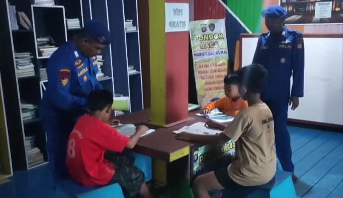 Tingkatkan Literasi, Pondok Baca Mako Perwakilan Das Kumai Tarik Minat Baca Anak Pesisir
